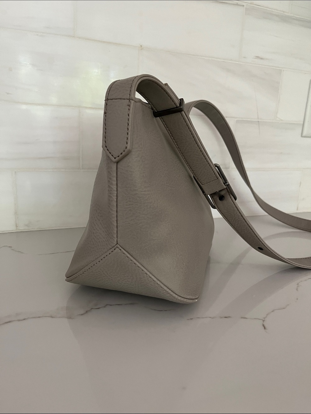 Matt & Nat NEW Sam Vegan Grain Leather Crossbody Bag Purse in Plateau - Picture 7 of 14